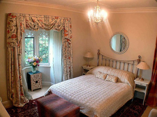 The Gothic Room is elegantly furnished with oriental carpets, artworks, digital TV and wired broadband access.
