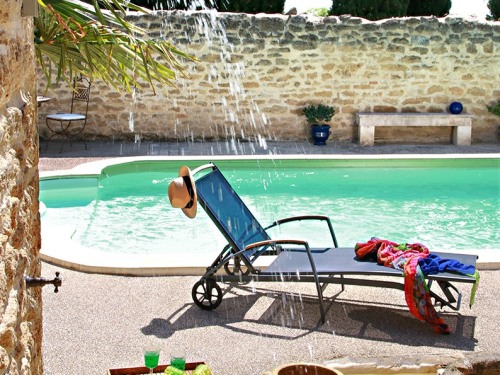 Piscine et douche extérieur