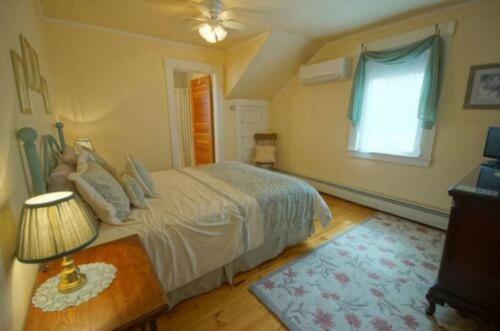 Guestroom #2 Birch Island Room