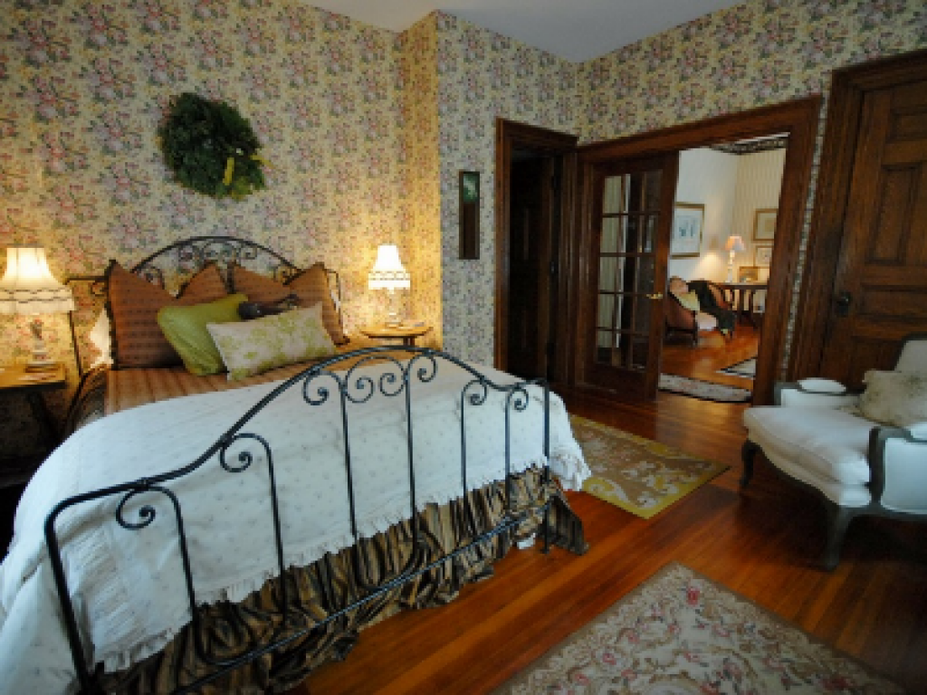 Double room-Ensuite-Standard-Hydrangea Suite - Base Rate