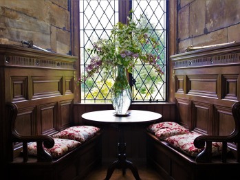 window seat in dinning room
