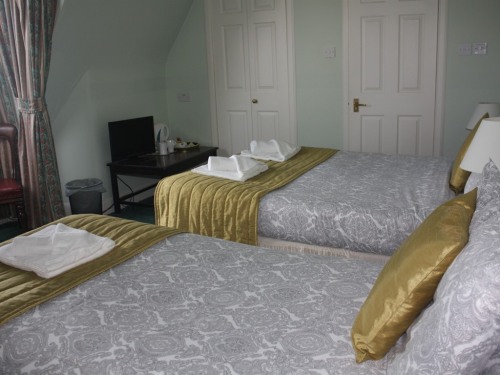 Triple Room (one double bed and one single bed)