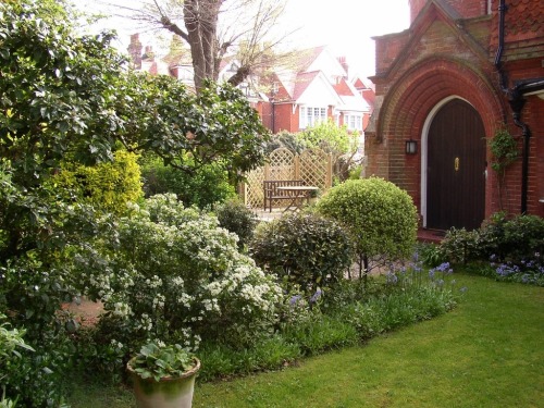 Front garden & entrance