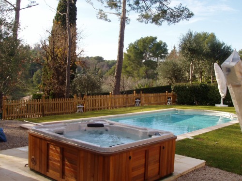 outdoor hot tub
