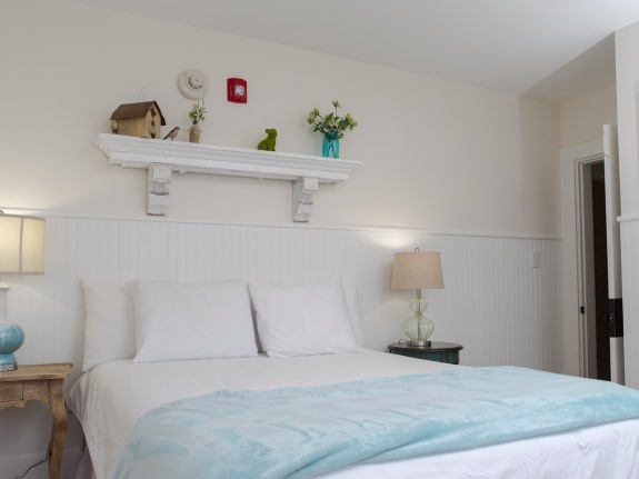 Double room-Ensuite-Standard-Street View-109 - Main House, 1 queen