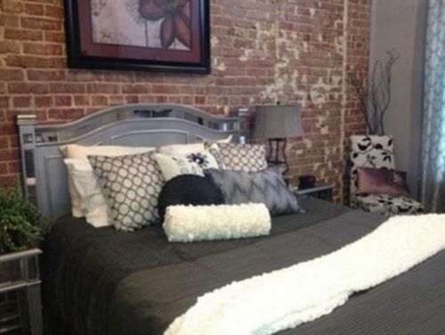 Renate room 2