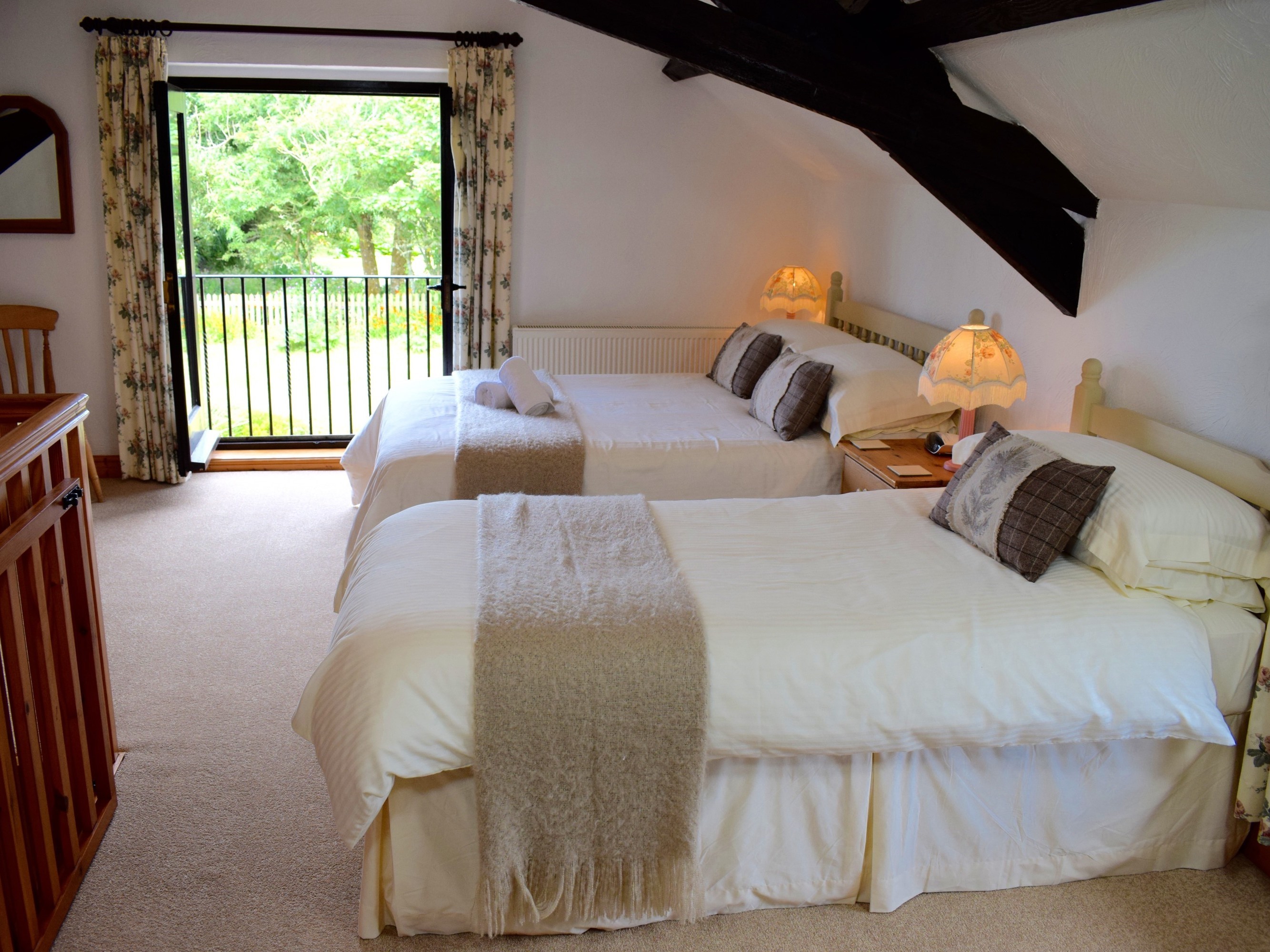 Luxury Cottage with En-suite Shower and Garden Views - Vine Cottage
