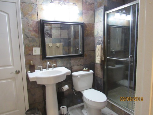 Magdelena bathroom 2