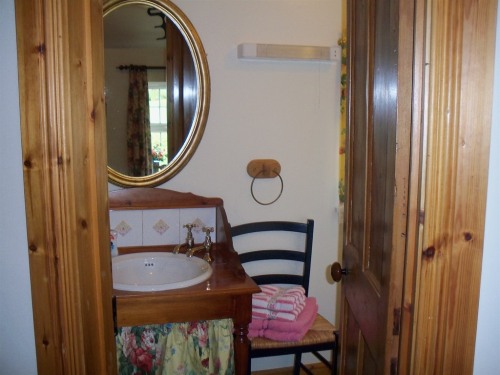 Family room-Ensuite with Bath-Garden View-1