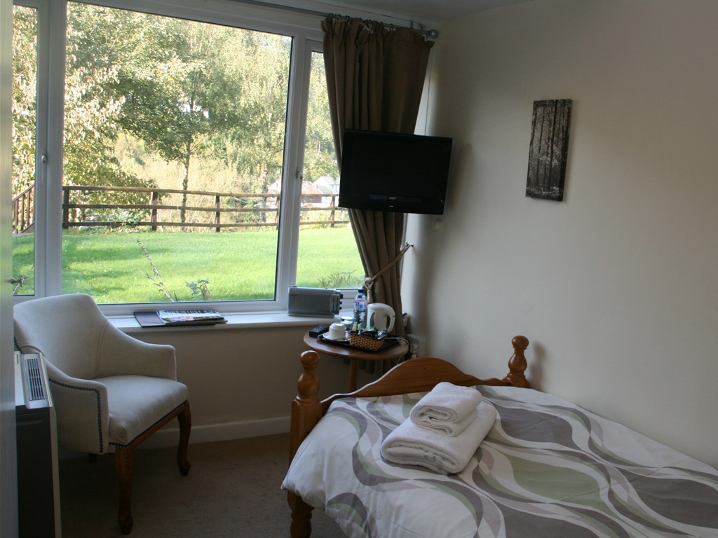 Single room-Ensuite with Shower-Garden View-Forest Facing-Cosy