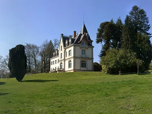Château en pleine campagne