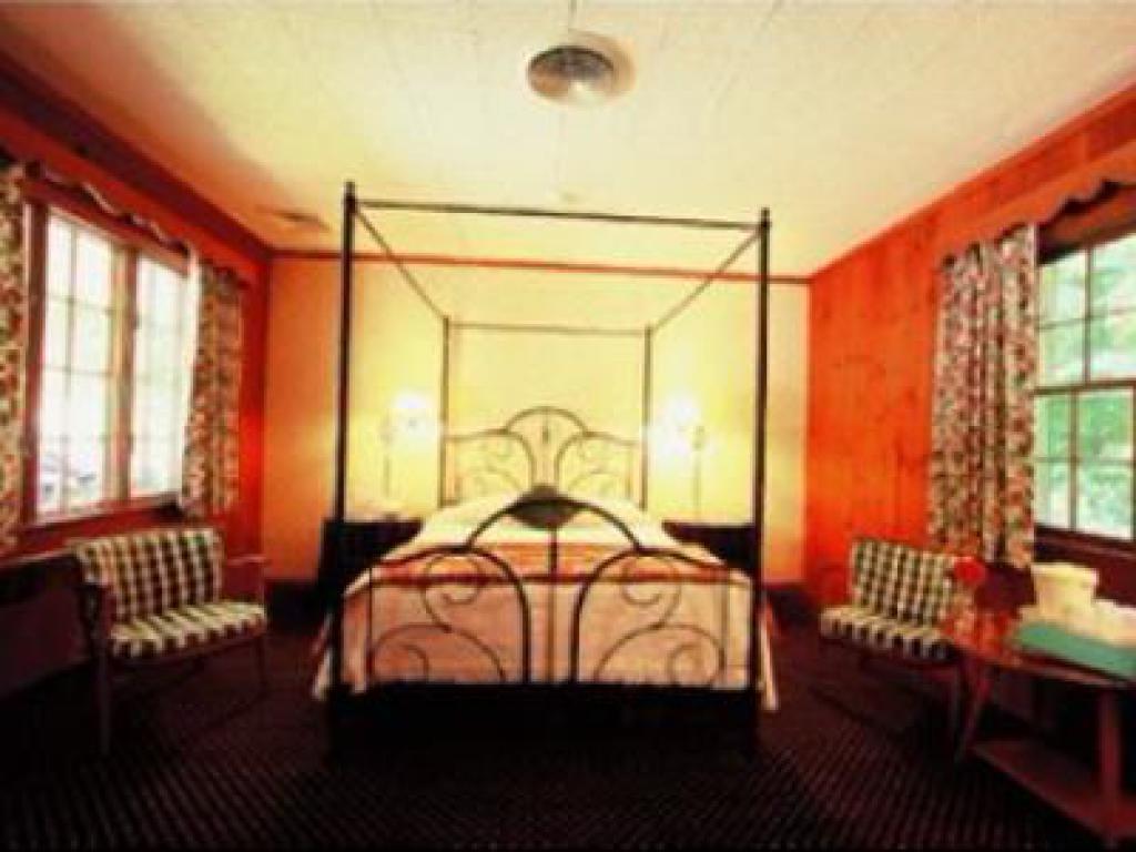 Double room-Private Bathroom-Queen-Woodland view-Brookside Country Queen - Base Rate