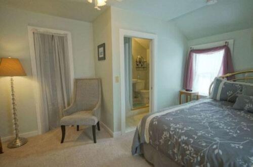 Guestroom #4 Pine Island Room