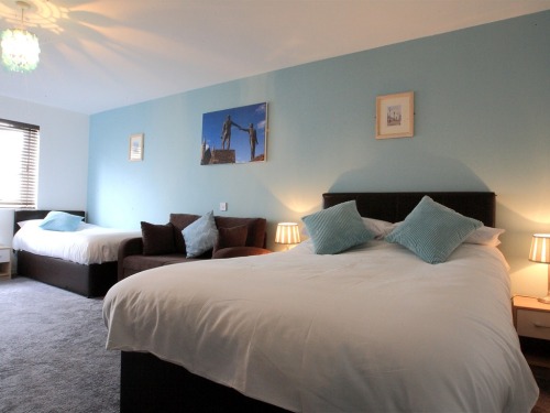 Family and Twin rooms all en-suite wifi flat screen TV