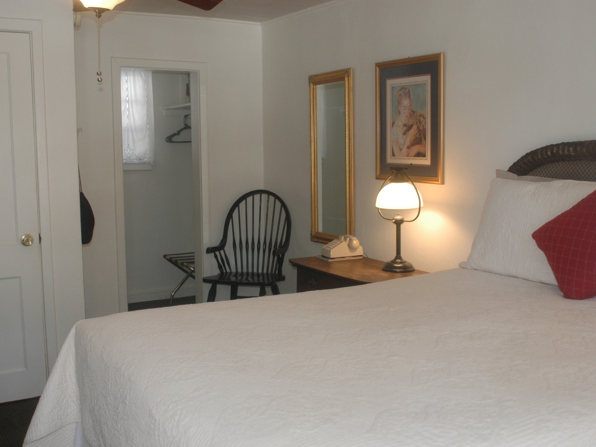 Queen-Private Bathroom-Standard-Courtyard view-Room 10 - Base Rate