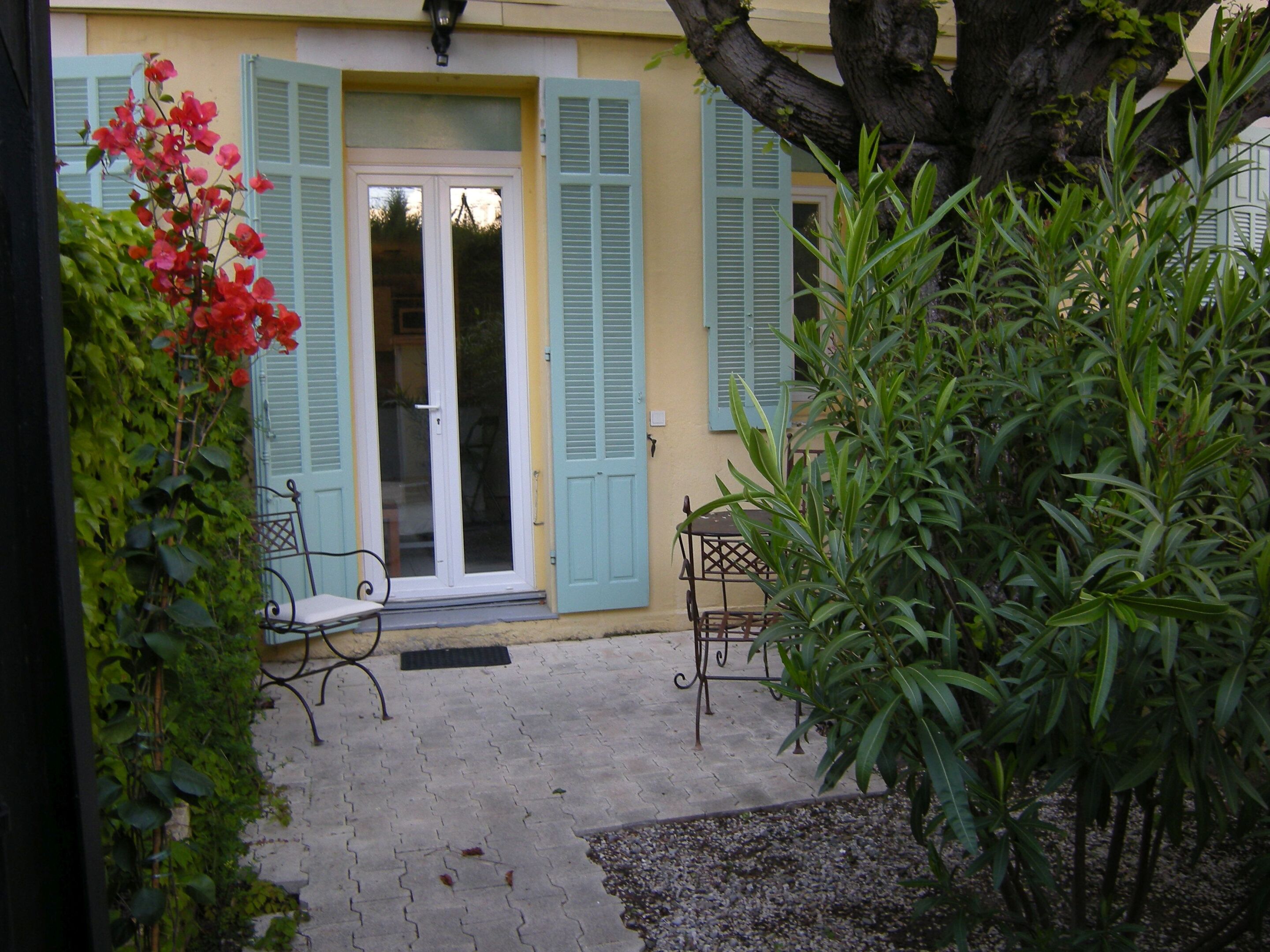 Appartement Classique avec petit jardin terrasse
