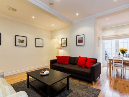 Large 2 Bedroom Flat In Victoria Zone 1 London United - 