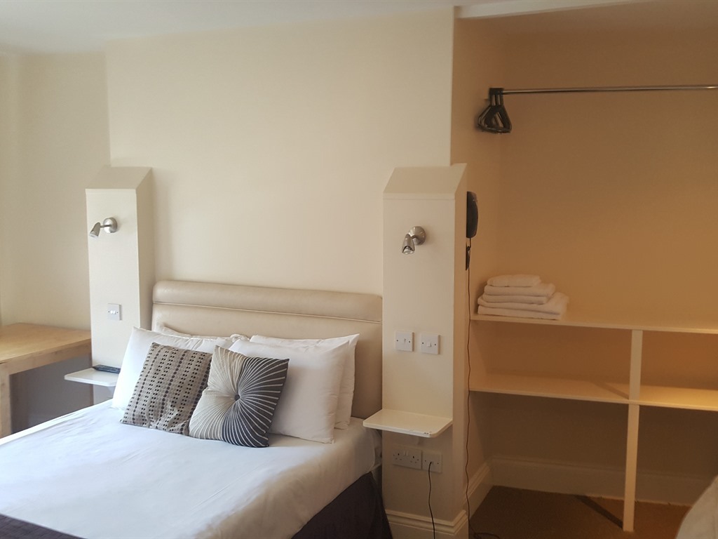 Double room-Standard-Ensuite with Shower-Street View-Room 2 - Base Rate