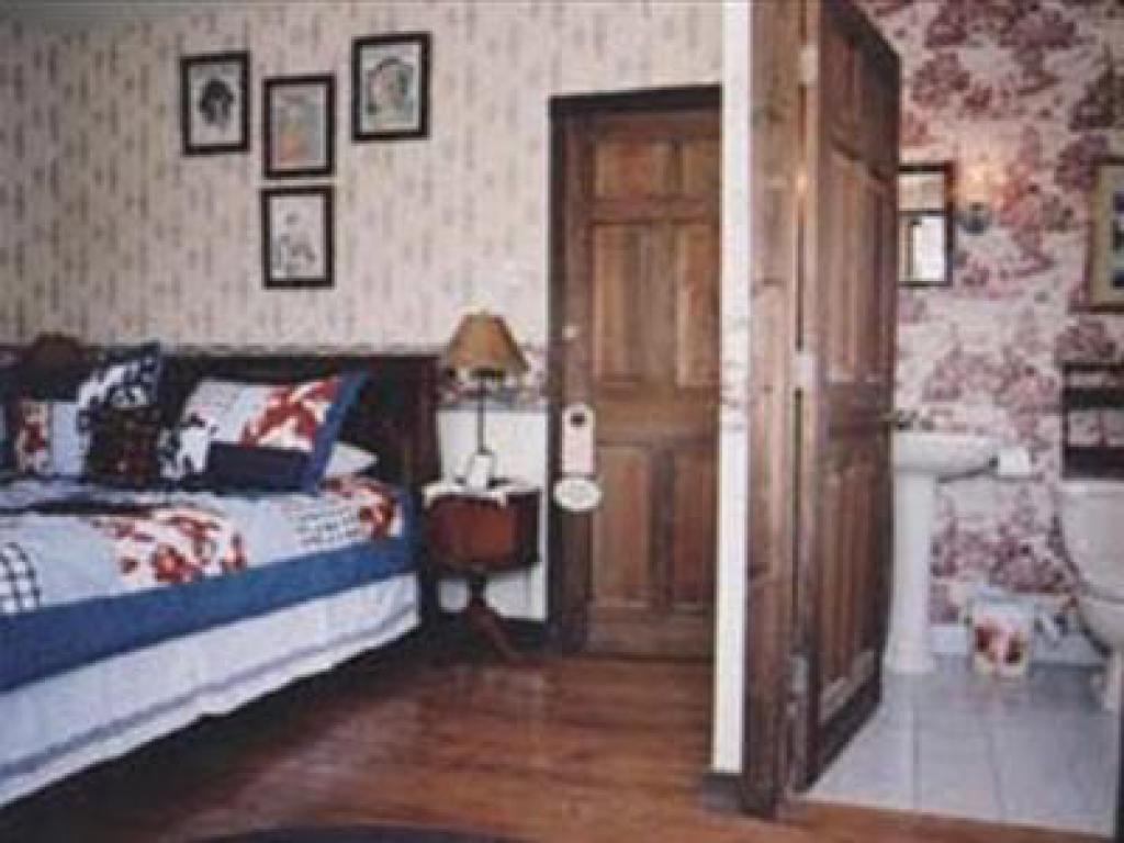 Double room-Ensuite-Standard-Garden Room - Base Rate