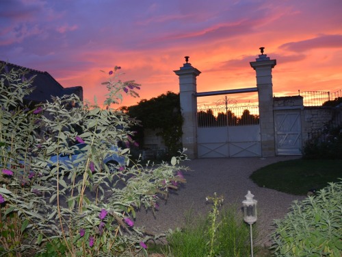 Coucher de soleil sur l'entrée de La Pénesais