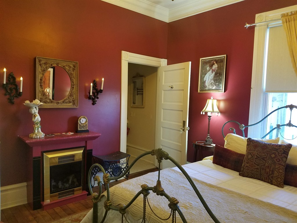 The Sherlock Holmes Suite-Queen-Ensuite-Standard - Base Rate