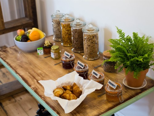 The Smugglers Rest - Motehoe - Miss Fea's Cafe - Breakfast Table