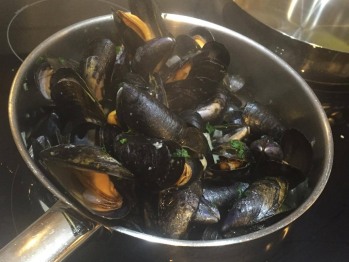 "Shelleyan" Anglesey Mussels steamed in white wine and garlic (Chef Special).