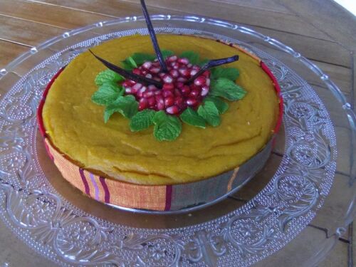 Gâteau d'anniversaire sans gluten, à la patate douce, qui sera accompagné d'un coulis de fruits