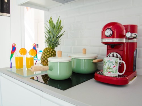 Vous trouverez de quoi préparer vos repas dans la petite épicerie à proximité de la maison.