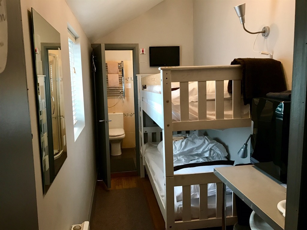 Small Twin Ensuite with Bunk Beds
