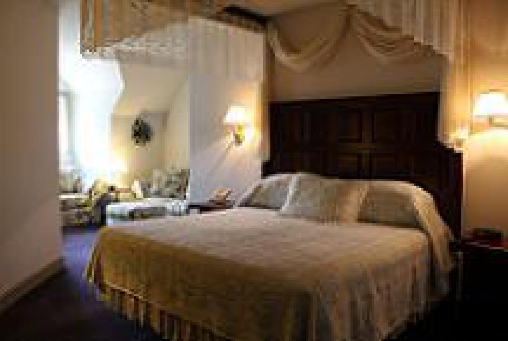 King-Ensuite with Jet bath-King-Street View-Deluxe King - Base Rate
