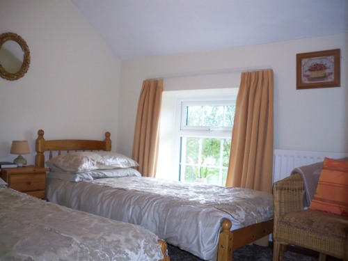 Cottage-Family-Private Bathroom-Garden View-self-catering