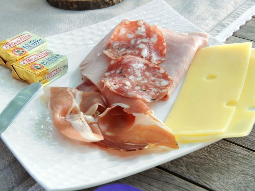 PETIT-DÉJEUNER
Charcuteries, fromage, beurre