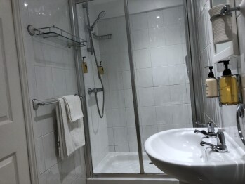 En-suite shower room 4