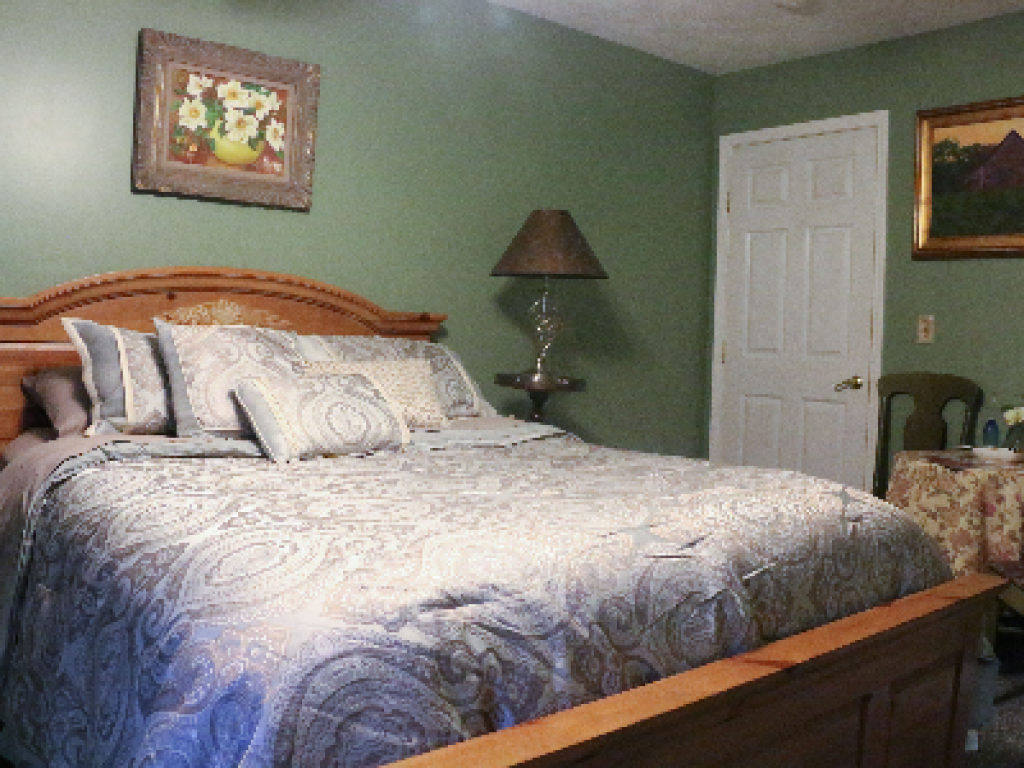 Blue Bell-Triple room-Ensuite-Queen-Patio - Base Rate