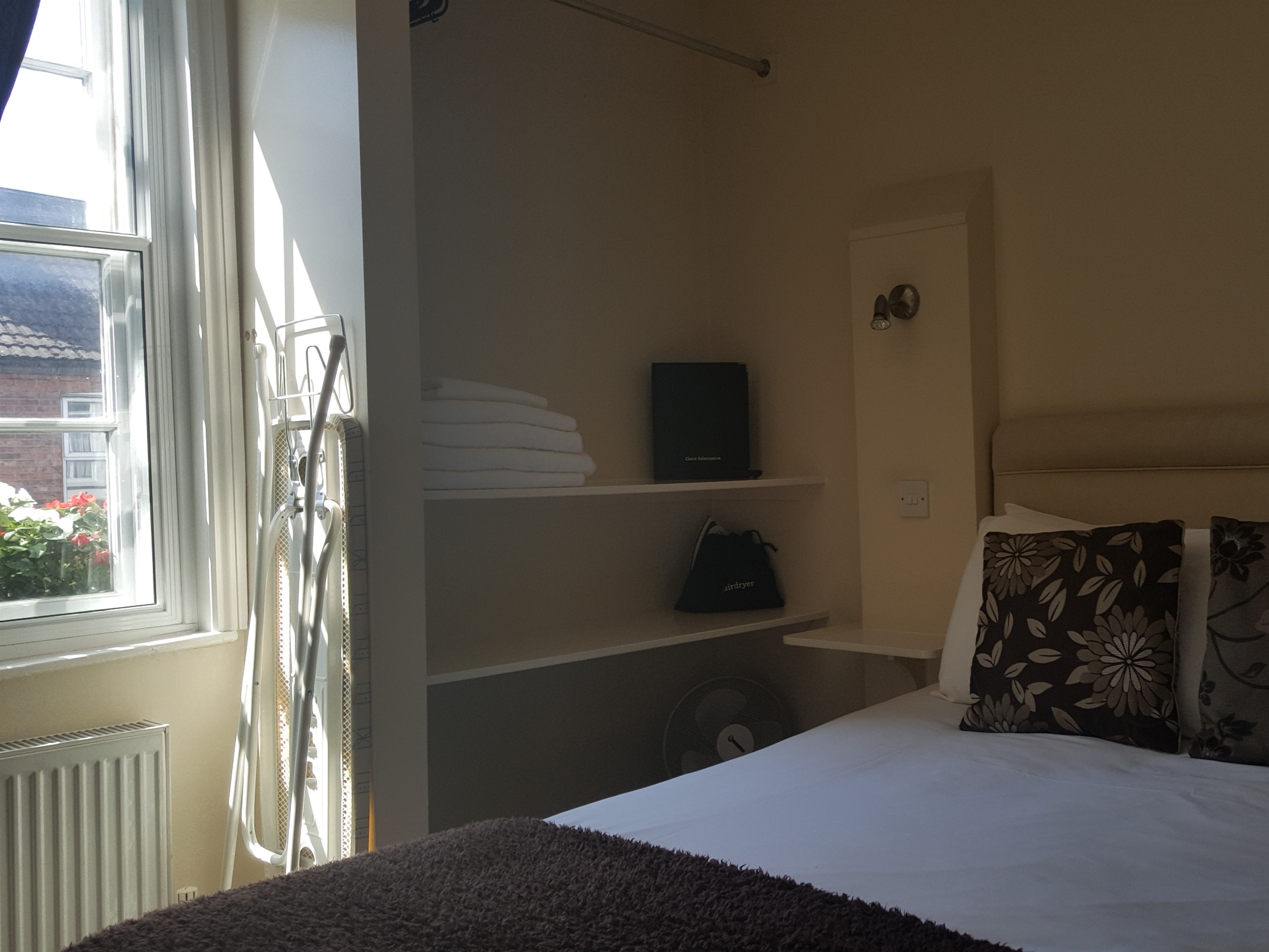 Double room-Standard-Ensuite with Shower-Street View-Room 6