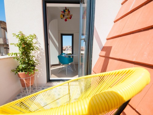 Votre terrasse profite d'un ensoleillement oute la journée.