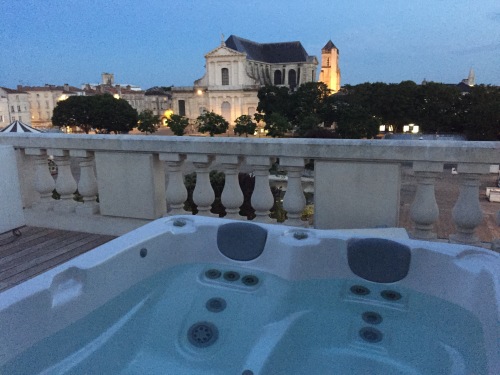 Jacuzzi privatif chambre La Dolce