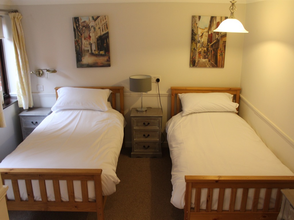 Twin room-Ensuite - Base Rate
