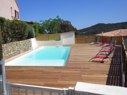 piscine a partager avec 4 autres appartements