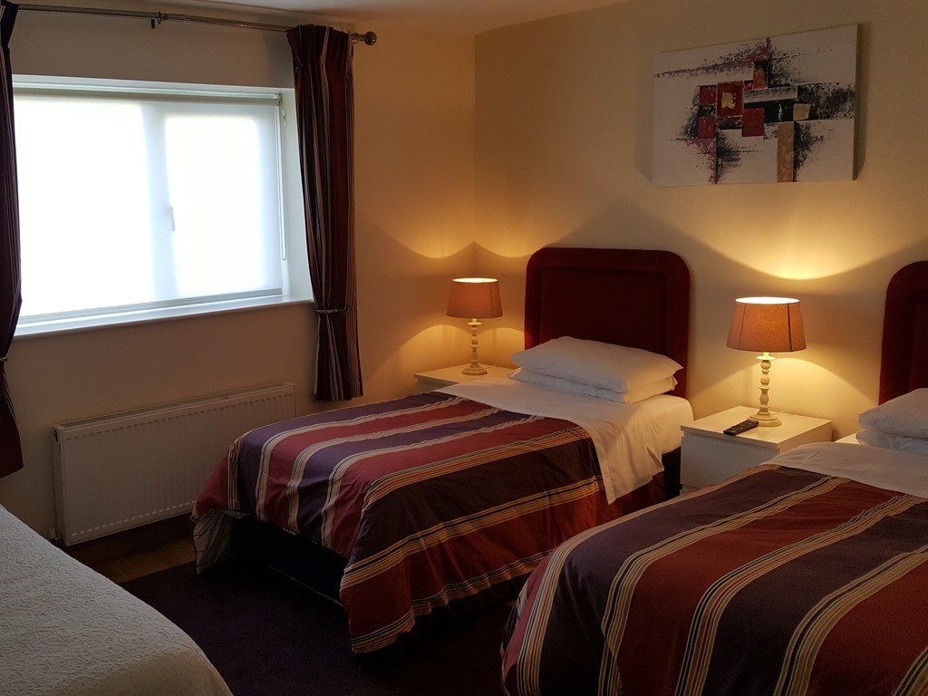 Triple room-Classic-Ensuite with Shower - Base Rate